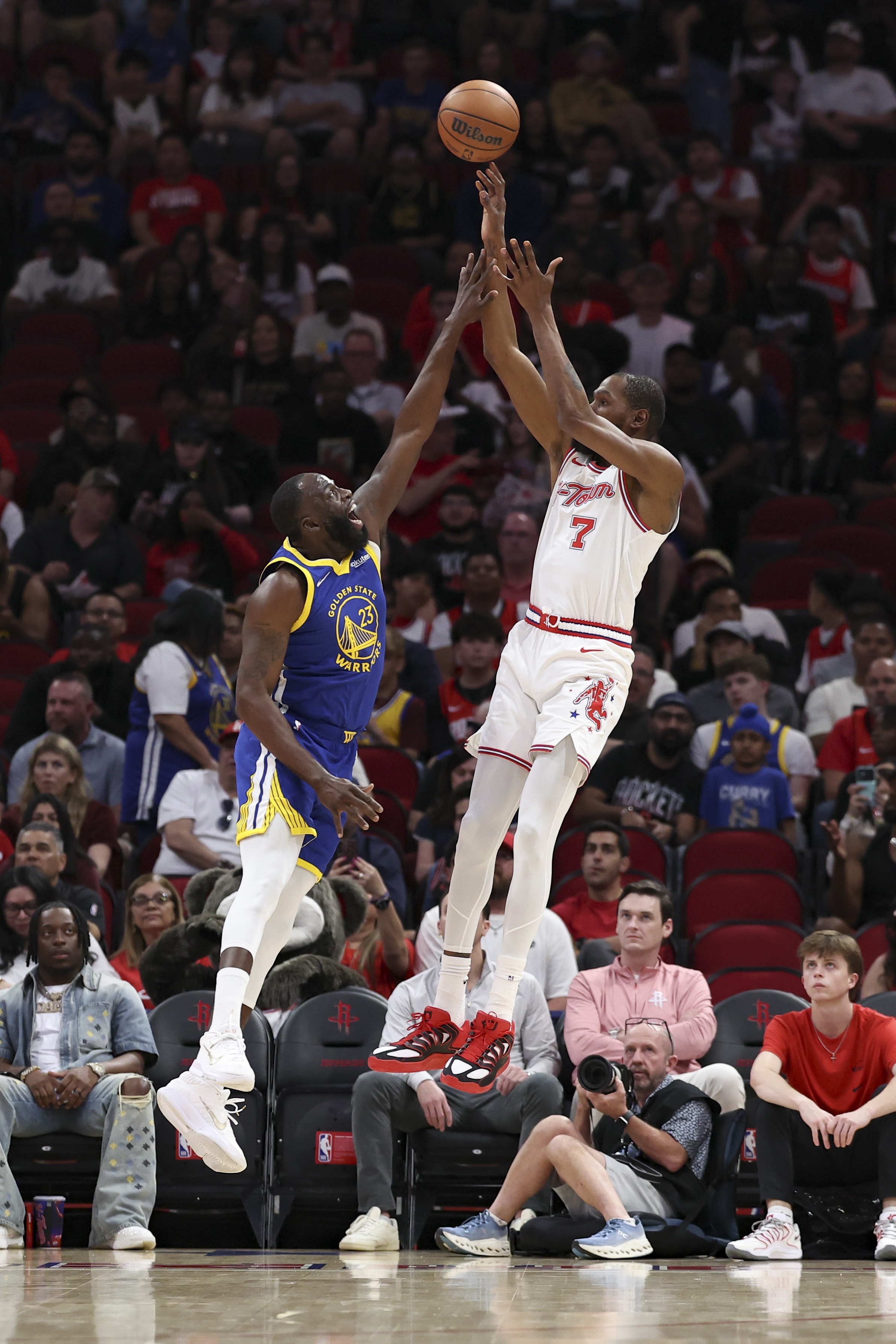 开云-哭笑不得！勇士近8战苦吞7败！唯一赢下的是火箭……